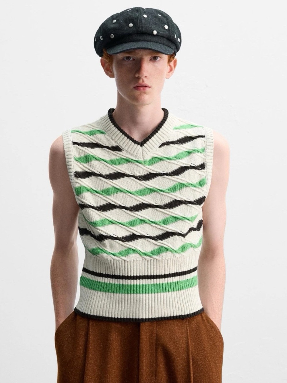 ZARA MAN V-NECK STRIPED KNIT WAISTCOAT X HARRY LAMBERT VEST
ECRU LARGE.